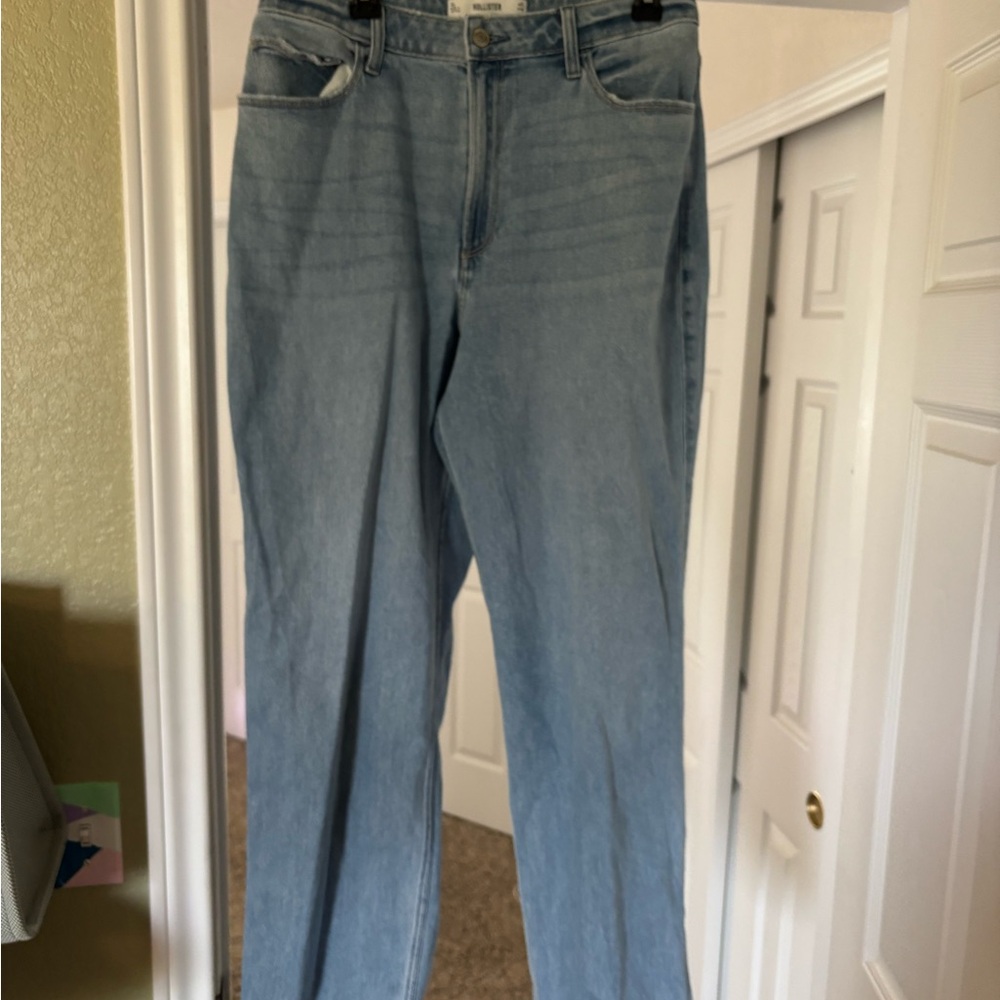 Hollister Light Wash Curvy Ultra High-Rise Dad Jeans Women’s